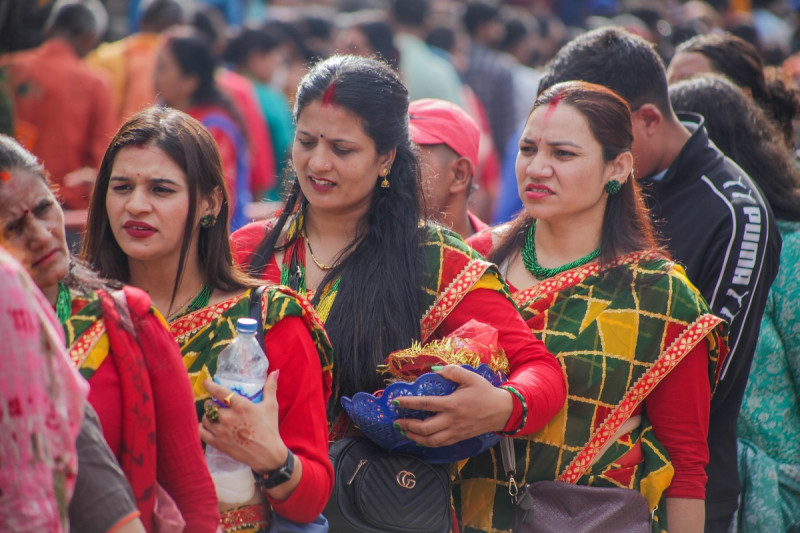 साउन महिनाको पहिलो सोमबार पशुपतिमा श्रद्धालुको लर्को [तस्बिरहरू]